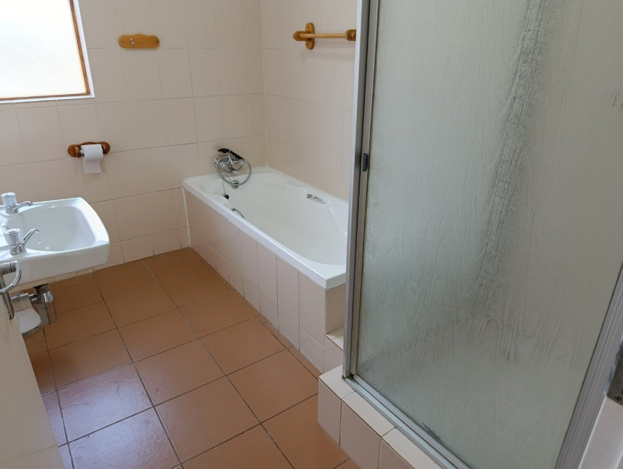 2 Bedroom Property for Sale in Langenhovenpark Free State